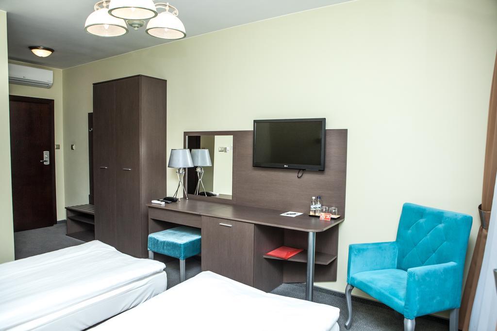 Hotel Sokolowska Airport Modlin Nowy Dwór Mazowiecki Kamer foto